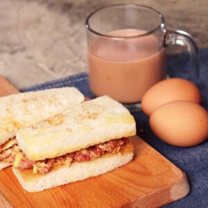 แซนด์วิชเนื้อและไข่ / Beef & Egg Sandwich